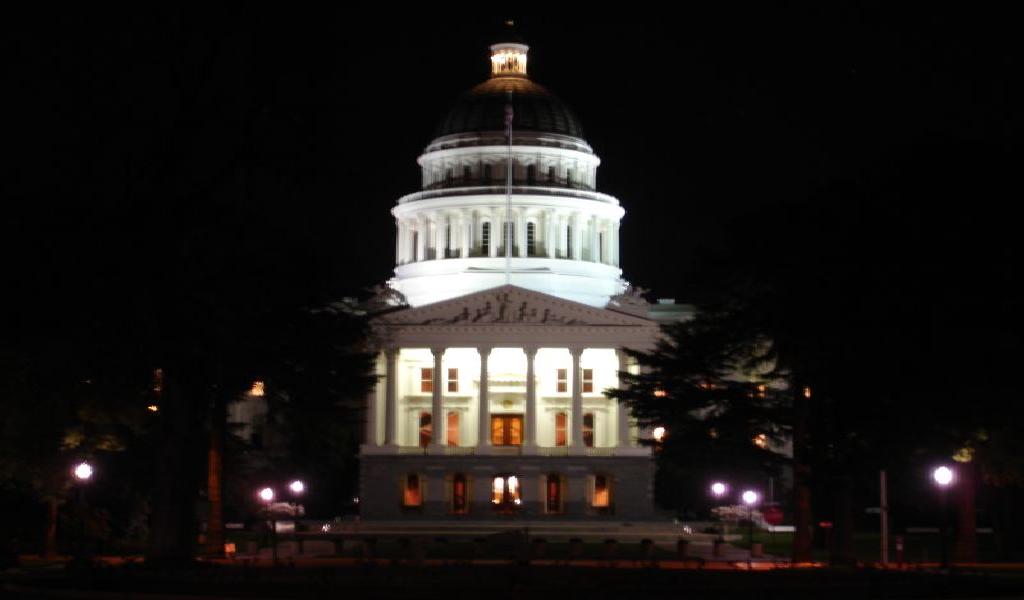 California State Capitol Building at night, Sacramento (DSC00232)